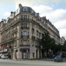 La Place du Maréchal de Lattre de Tassigny (vers la rue André Chénier)